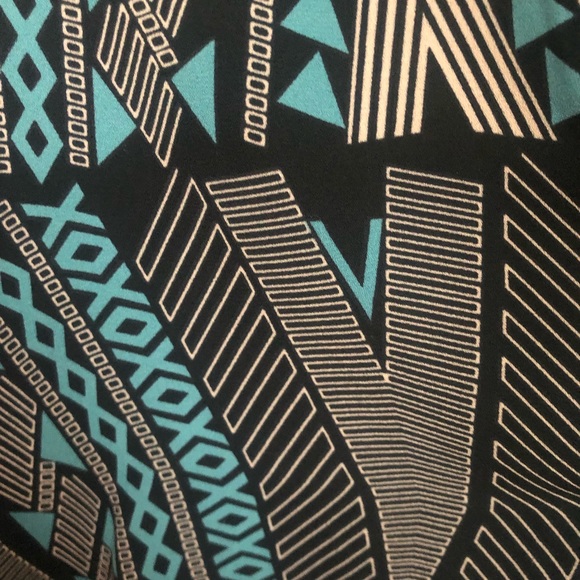 Lush V-Neck Printed Blouse - Picture 3 of 4